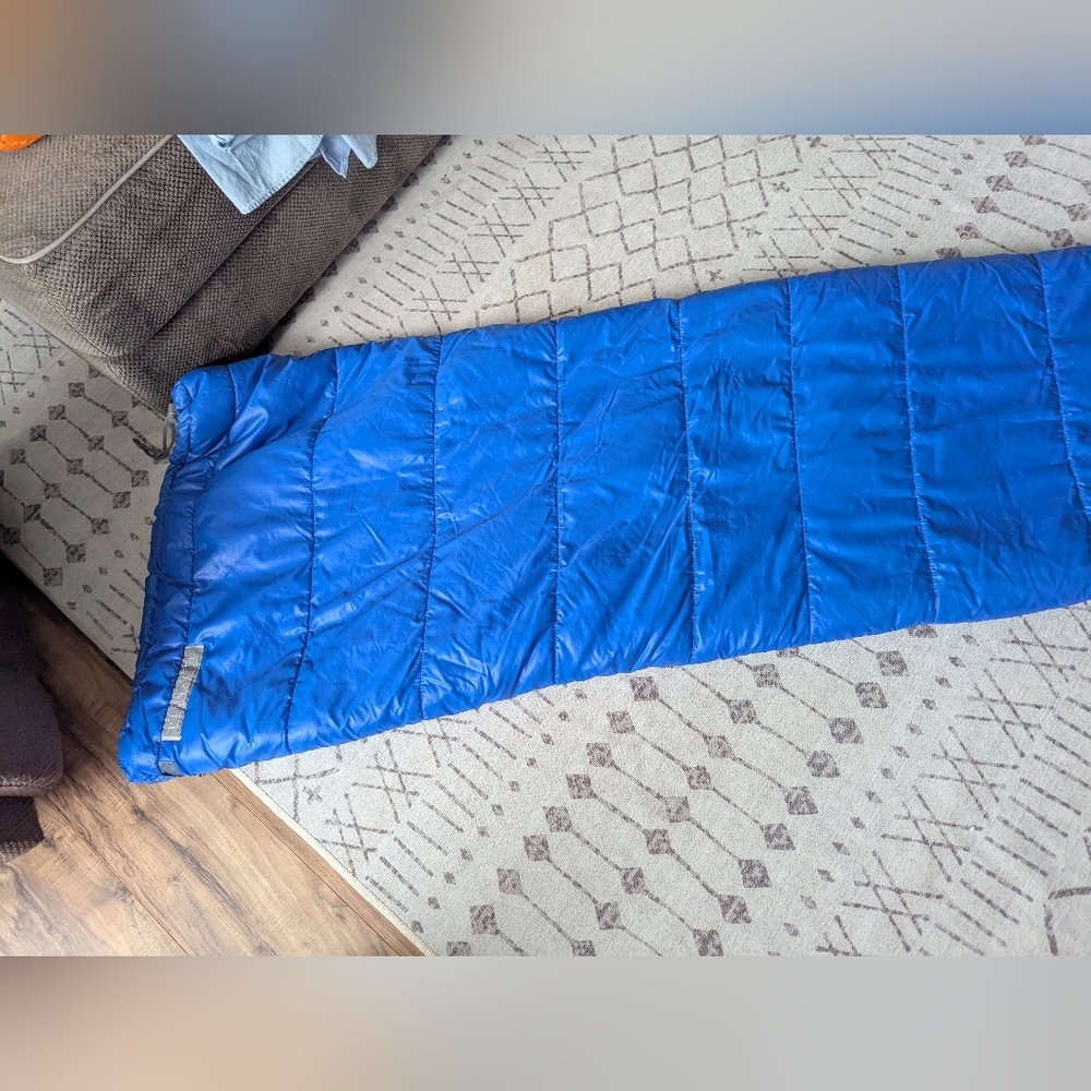 Pinnacle Hollofil 2 DuPont Blue Sleeping Bag. Adult Sleeping Bag.